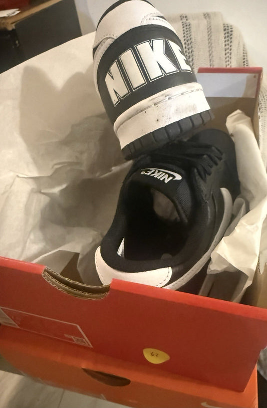 7.5 - Big Nike low Black And White