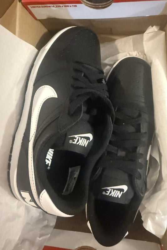 7.5 - Big Nike low Black And White
