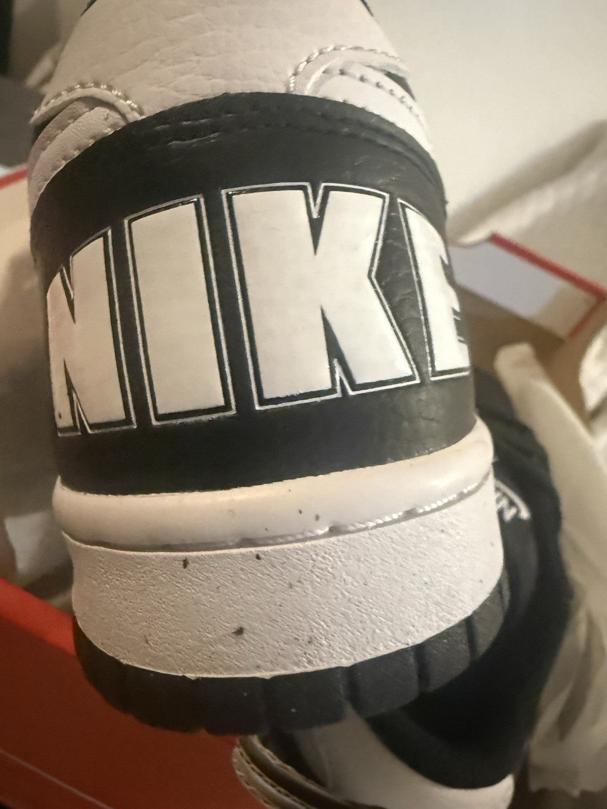 7.5 - Big Nike low Black And White