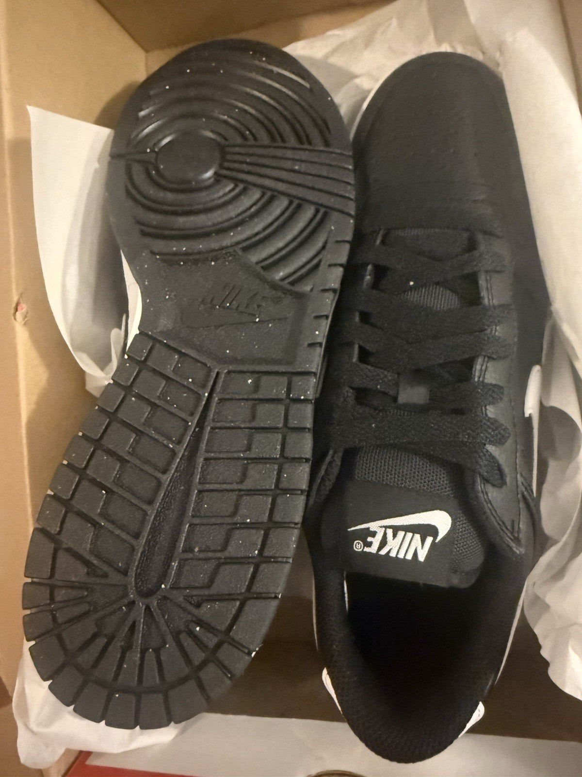 7.5 - Big Nike low Black And White